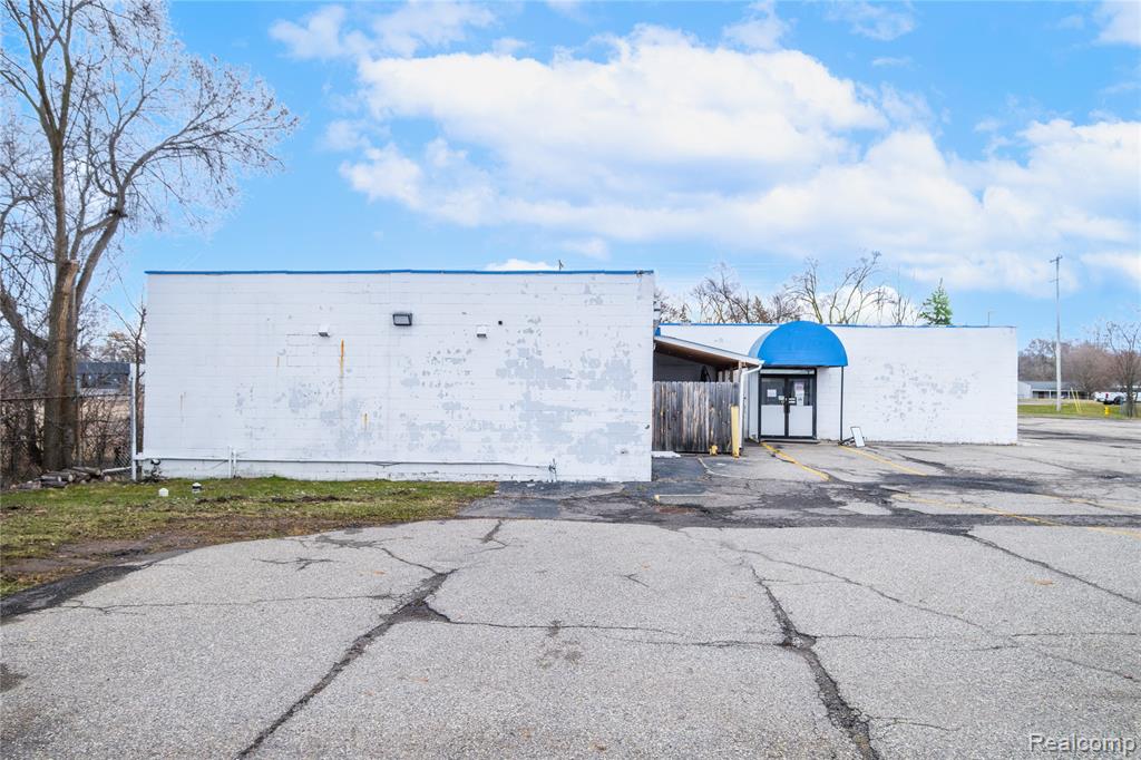 5378 Fenton Road, Flint, MI 48507 — Photo 5