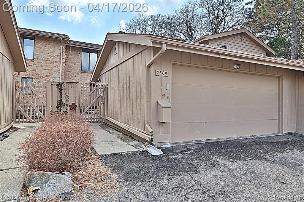 7309 Creek View Circle, West Bloomfield, MI — Photo 2
