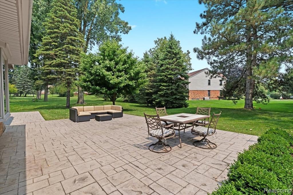 6678 Johnathon, Troy, MI 48098 — Photo 45