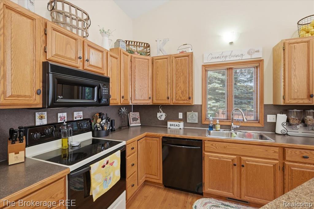 6057 Center Road, Grand Blanc, MI 48439 — Photo 26