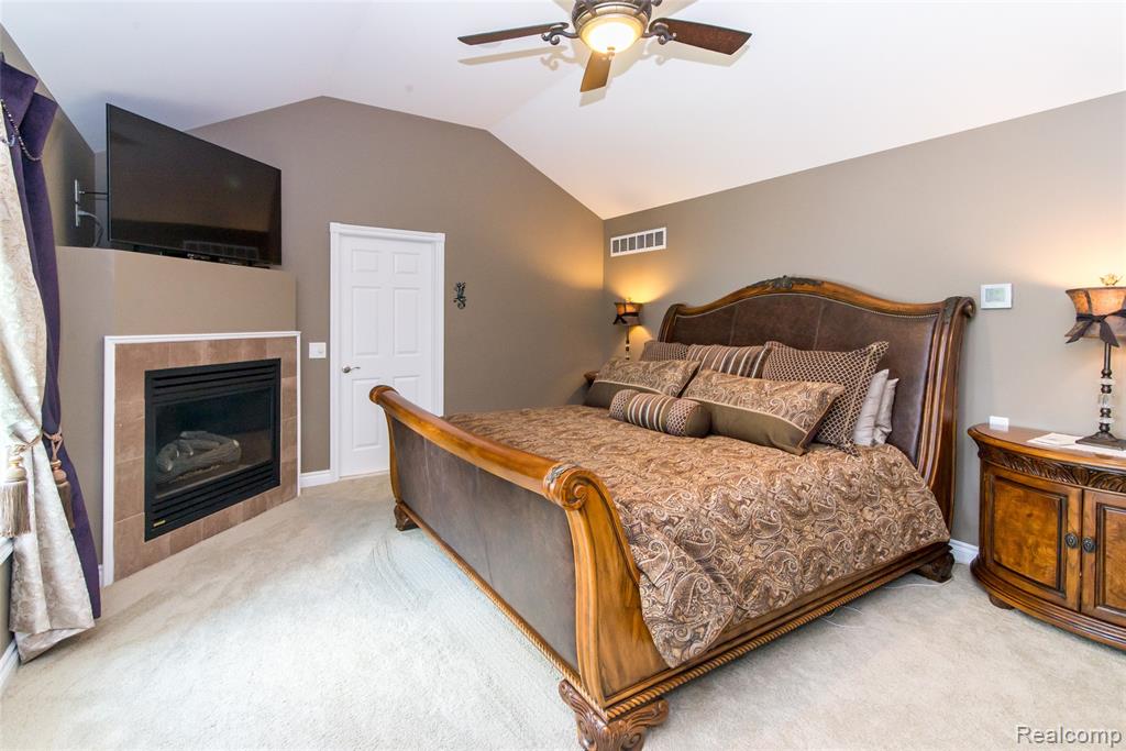 3166 W Beach Lake Drive, Milford, MI, 48380