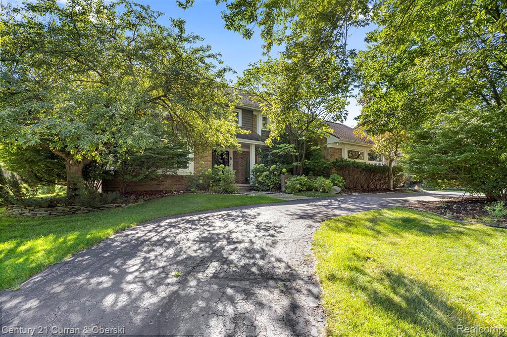5084 Champlain Circle, West Bloomfield, MI 48323 — Photo 2