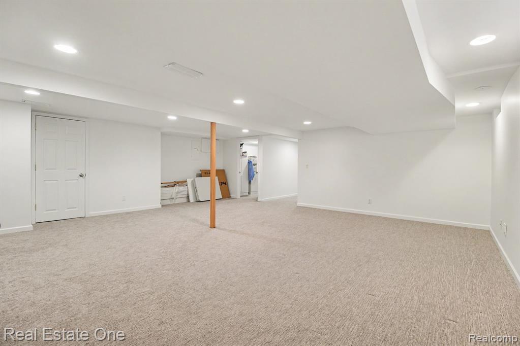 5963 Barnstable Court, West Bloomfield, MI — Photo 30