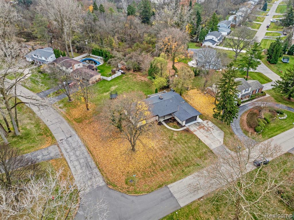 7011 WHITE PINE Drive, Bloomfield Hills, MI 48301 — Photo 29