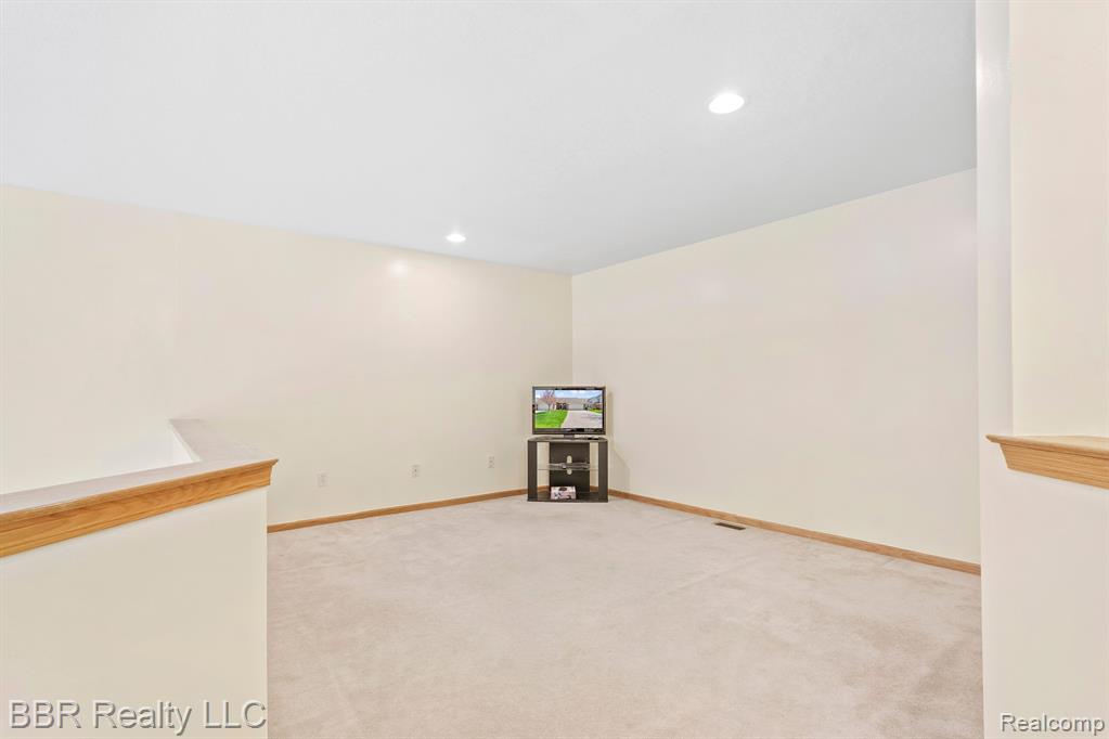 5485 GREENWAY Drive, Trenton, MI, 48183