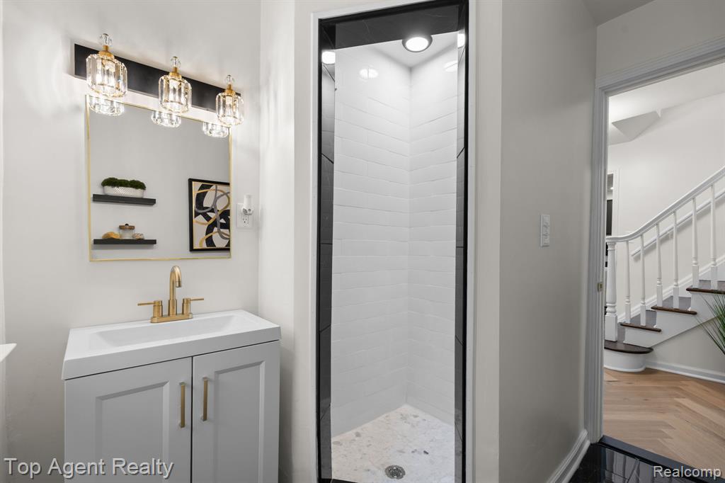 1894 Broadstone Road, Grosse Pointe Woods, MI 48236 — Photo 20