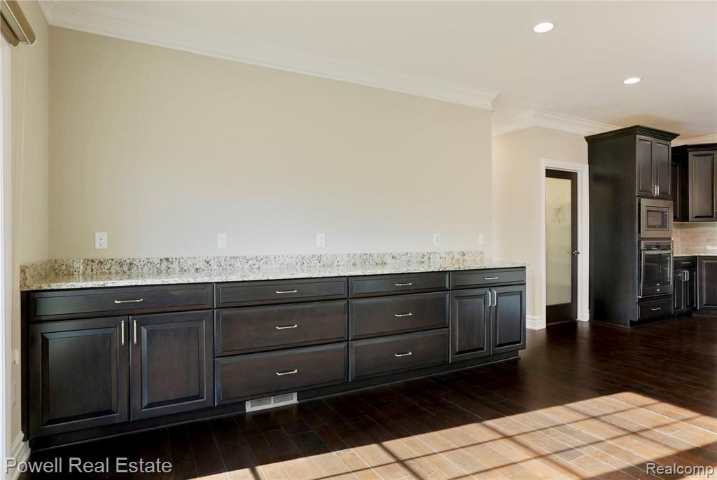 423 Verona Drive, Rochester Hills, MI 48307 — Photo 10
