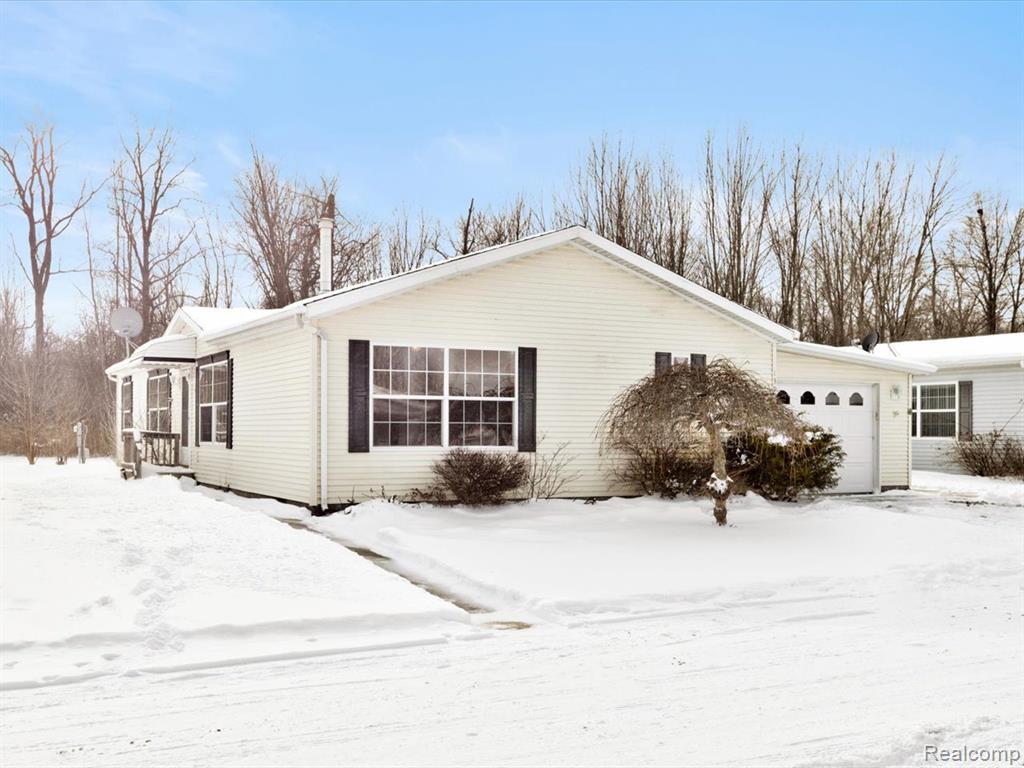 3211 Keewahdin #139 Road, Fort Gratiot, MI 48059 — front exterior