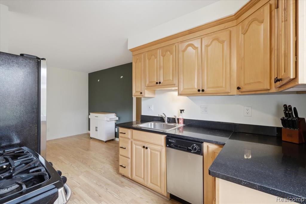 28146 Park Court, Madison Heights, MI 48071 — Photo 18