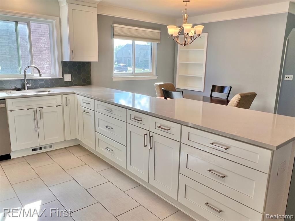 70 Knollwood Boulevard, Clawson, MI — Photo 12