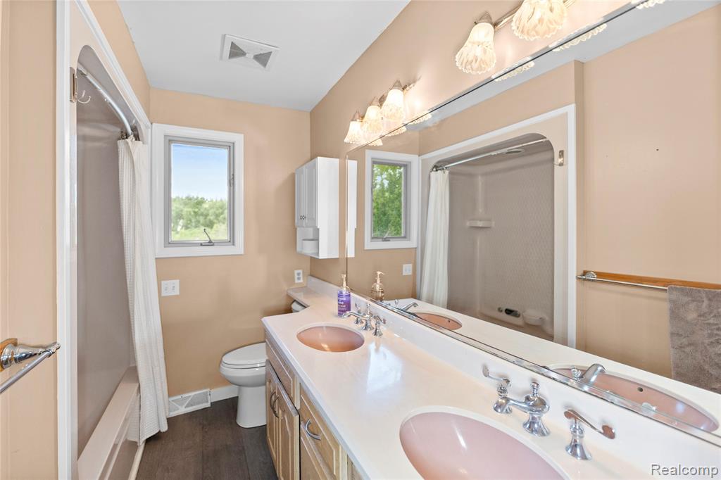 2354 Grove Park Road, Fenton, MI 48430 — Photo 13