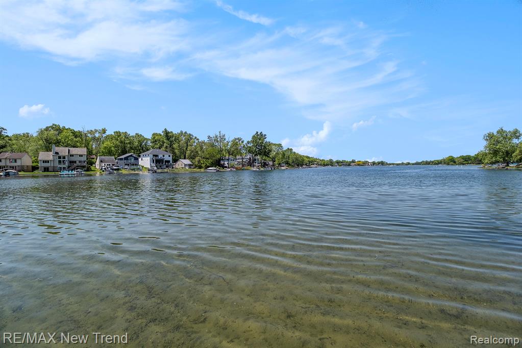 4044 Fieldview Avenue, West Bloomfield, MI 48324 — Photo 8
