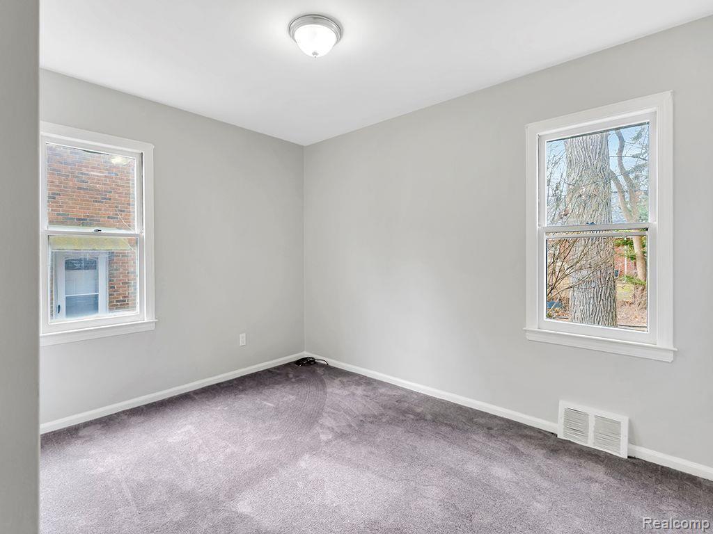 8651 HAZELTON Street, Dearborn Heights, MI 48127 — Photo 13