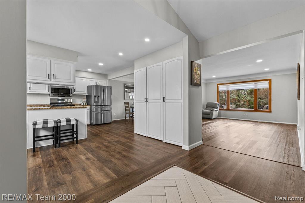 708 DOVER Street, Dearborn Heights, MI 48127 — Photo 13