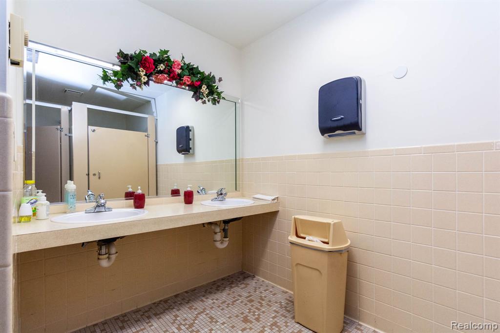 38505 Dequindre Road, Troy, MI 48083 — Photo 13