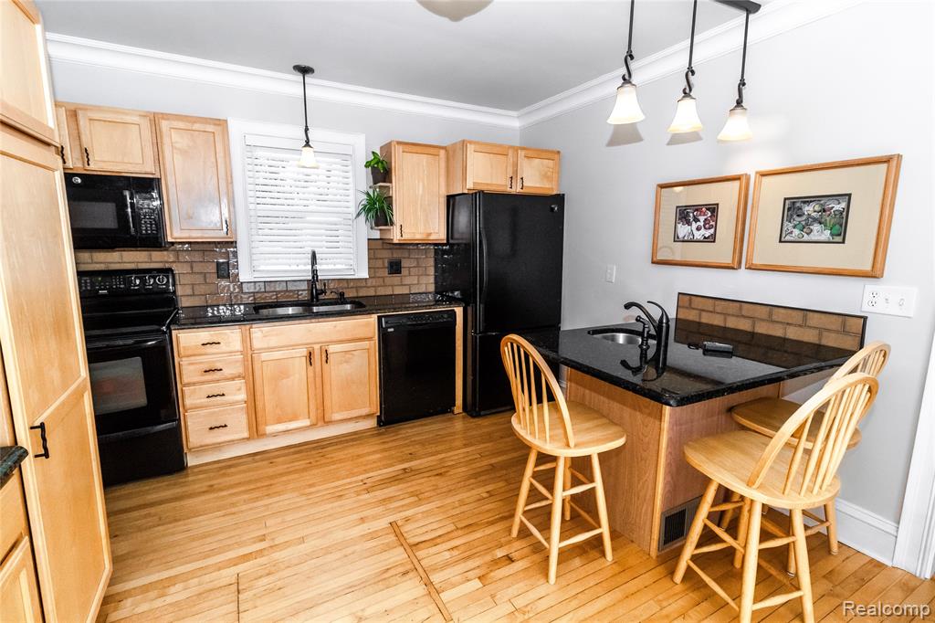 835 N Main Street, Lapeer, MI 48446 — Photo 2