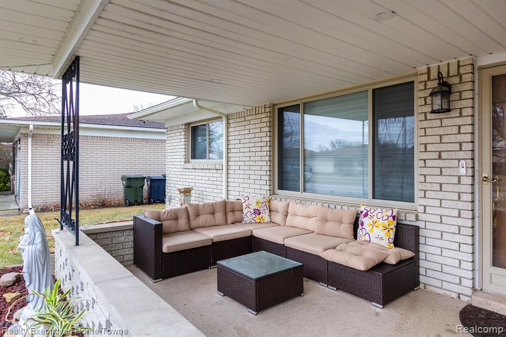 39654 EDGEMONT Drive, Sterling Heights, MI 48310 — Photo 4