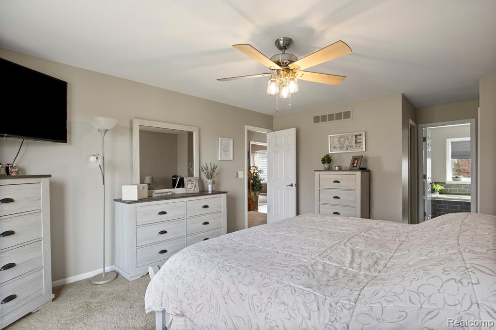 6330 STONEWOOD Drive, White Lake, MI 48383 — Photo 16