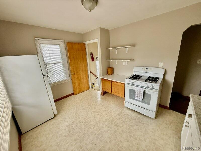 560 E ANNABELLE Avenue, Hazel Park, MI 48030 — Photo 6