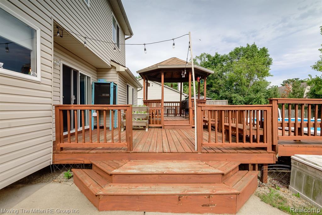 5861 MEADOWGREENE Drive, Waterford, MI 48327 — Photo 47