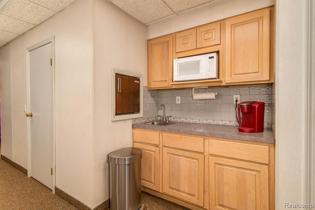 8175 BIG LAKE Road, Clarkston, MI — Photo 15