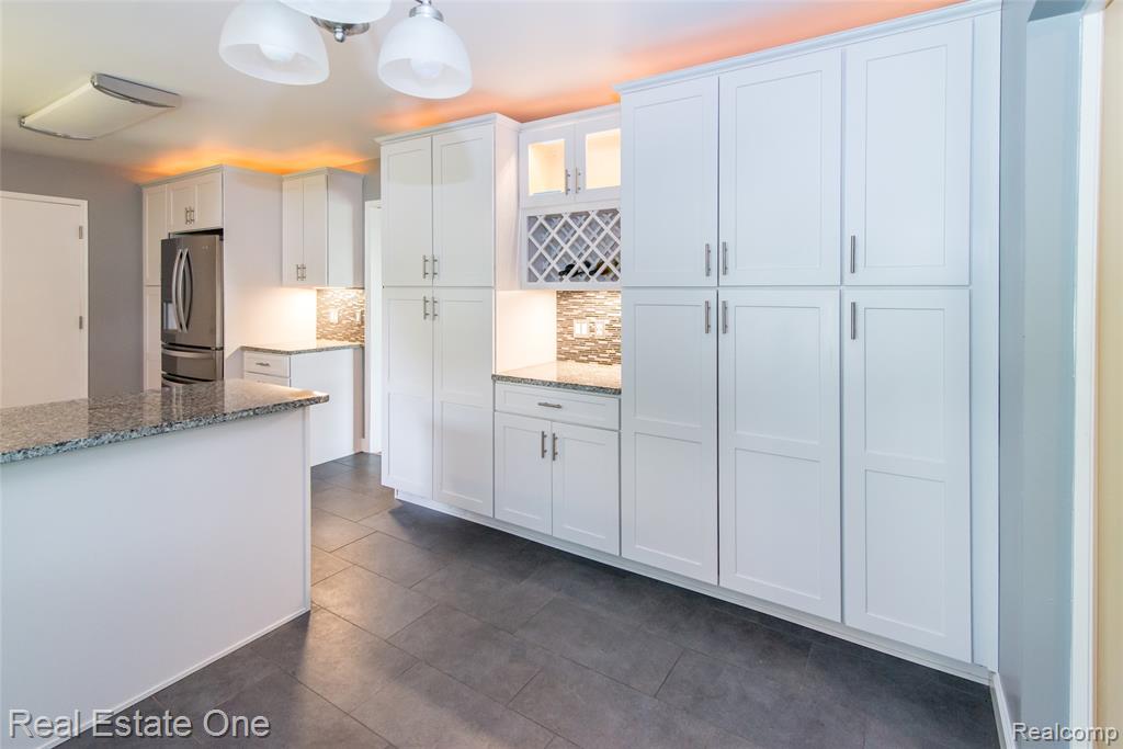 6845 Tamerlane Drive, West Bloomfield, MI — Photo 19