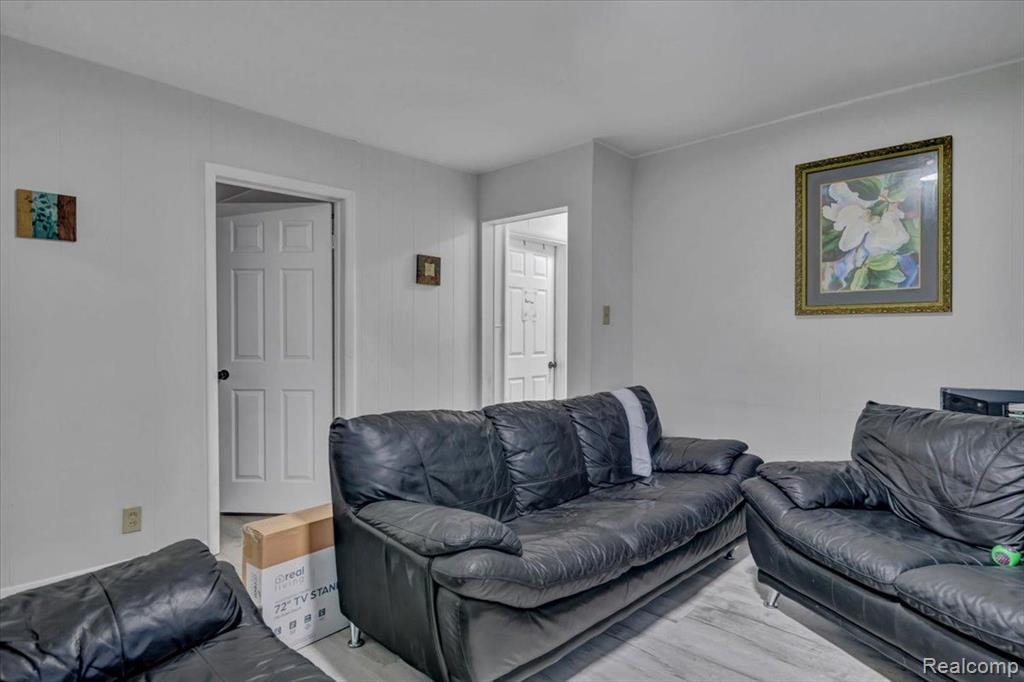 428 VINEWOOD Street, Wyandotte, MI 48192 — Photo 41
