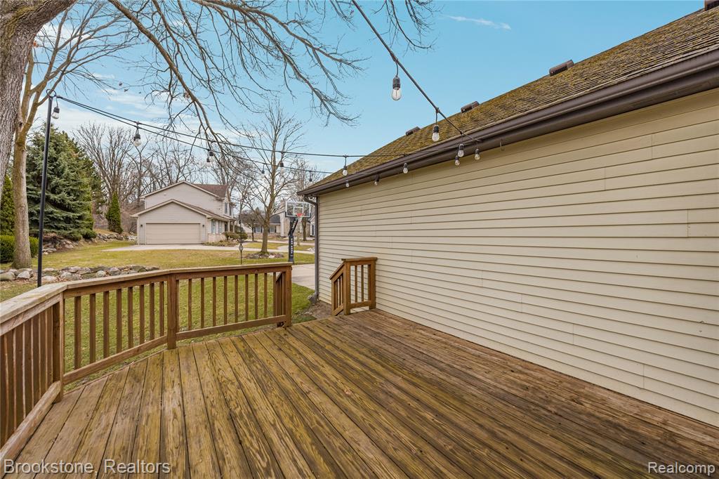 510 Woodland Hills Drive, Walled Lake, MI 48390 — Photo 44