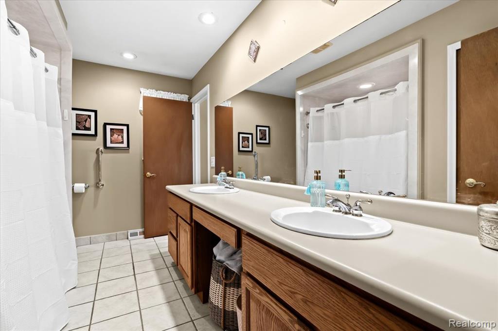 8876 Sandy Crest Drive, White Lake, MI — Photo 21