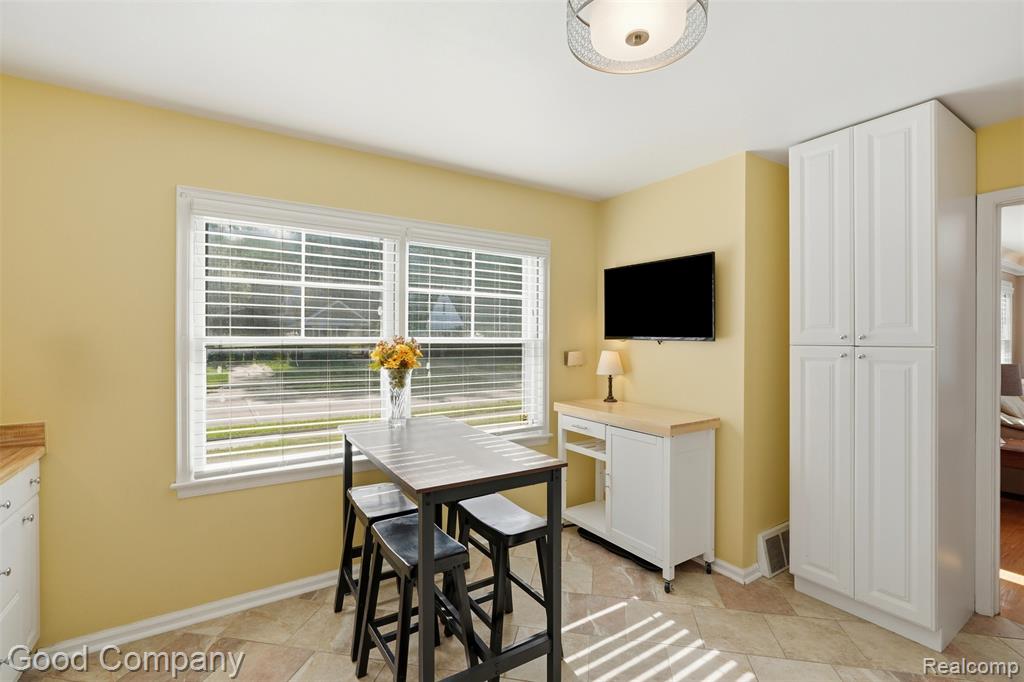 23470 Oneida Street, Oak Park, MI 48237 — Photo 10