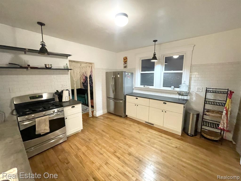 2454 Florian Street, Hamtramck, MI 48212 — Photo 16
