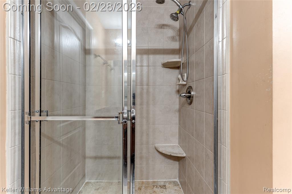 27455 Harrington Way, Novi, MI — Photo 22