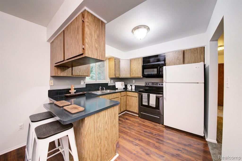 5221 VAN WINKLE Street, Brighton, MI 48116 — Photo 12