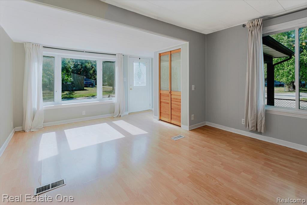 2918 Nagle Court, Keego Harbor, MI 48320 — Photo 6