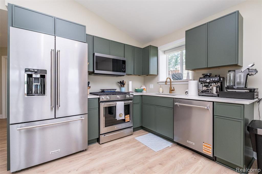 2100 N Channel Drive, MI 48028 — Photo 25