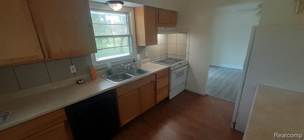 6184 Flushing Road, Flushing, MI 48433 — Photo 5