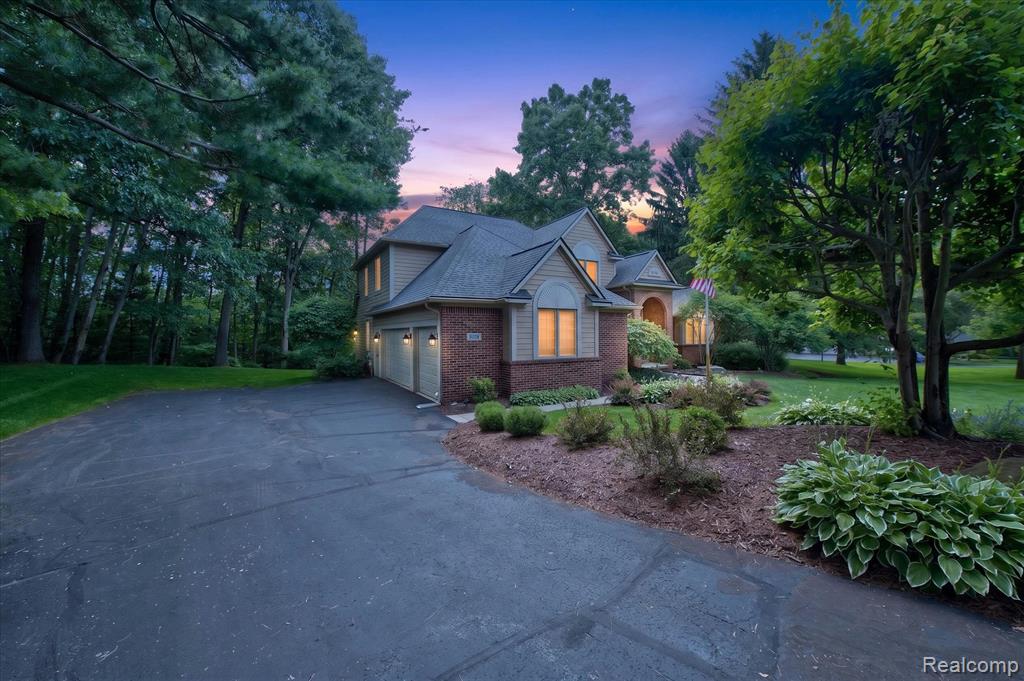 5079 Pinewood Drive, Brighton, MI 48116 — Photo 2