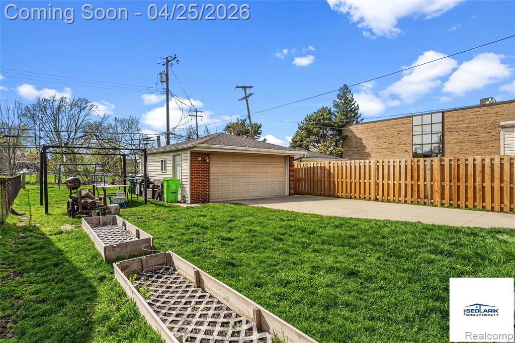 24909 Saxony Avenue, Eastpointe, MI 48021 — Photo 24