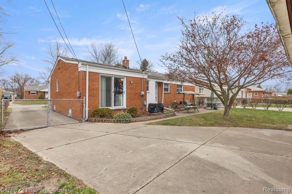 8912 RUSSELL Street, Livonia, MI 48150 — Photo 22