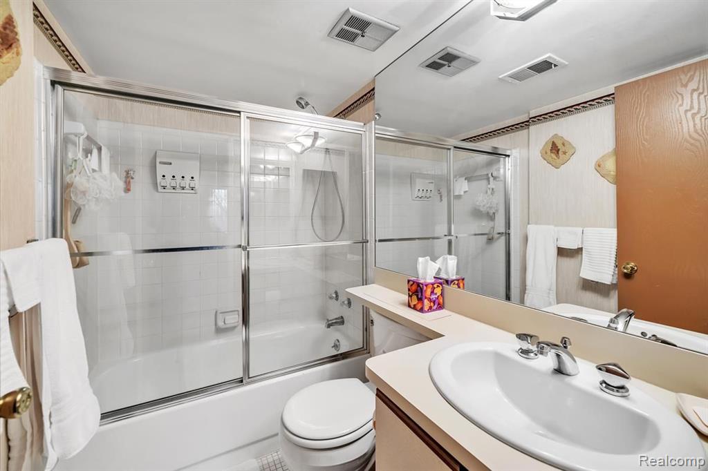 27450 EVERGREEN Road, Lathrup Village, MI 48076 — Photo 10