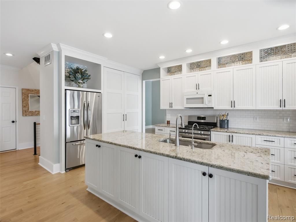 12224 Mantawauka Drive, Fenton, MI 48430 — Photo 20