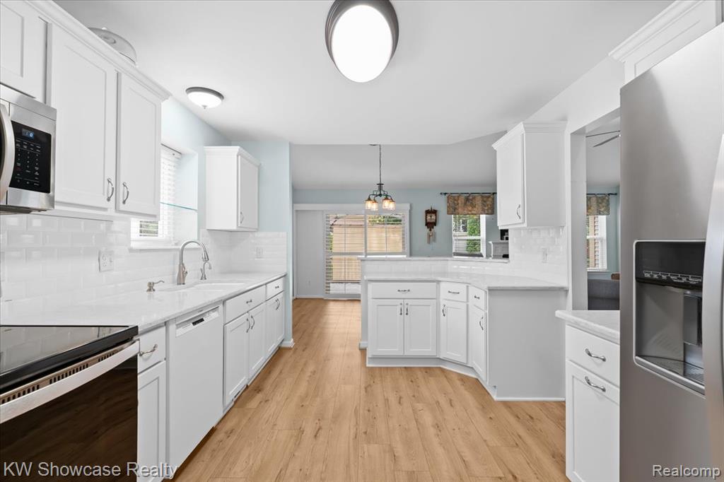 8052 Springdale Drive, White Lake, MI — Photo 15