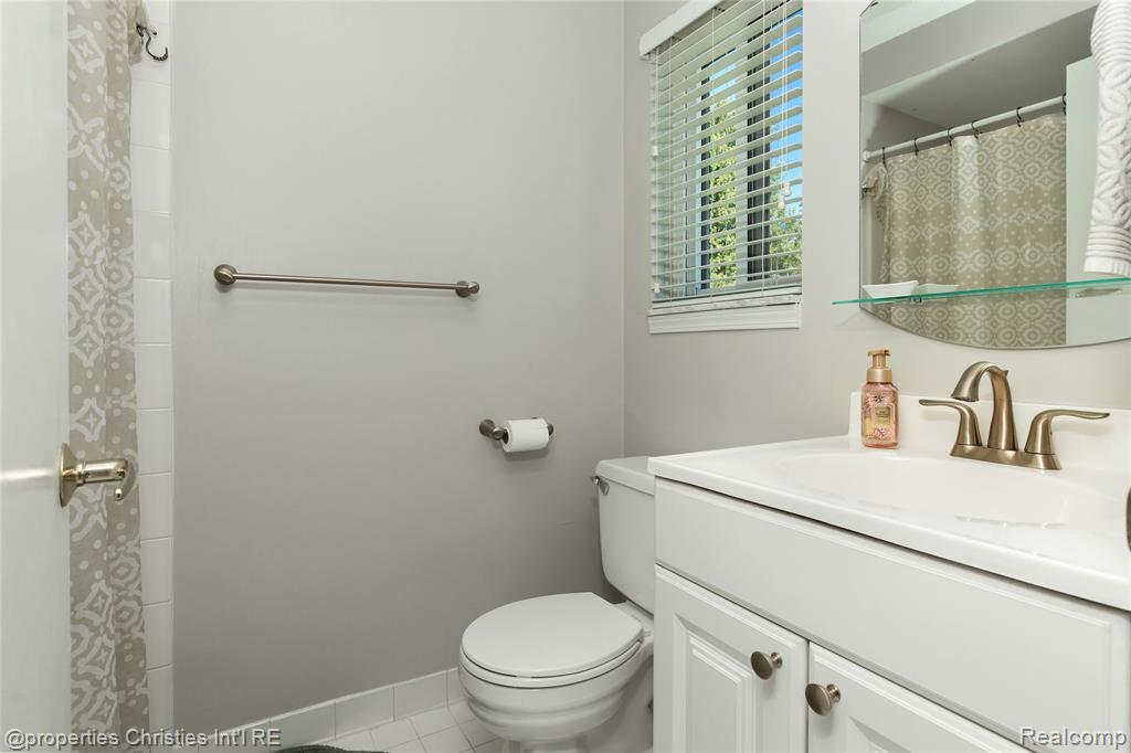 6805 Emerald Shores Drive, Troy, MI 48085 — Photo 21