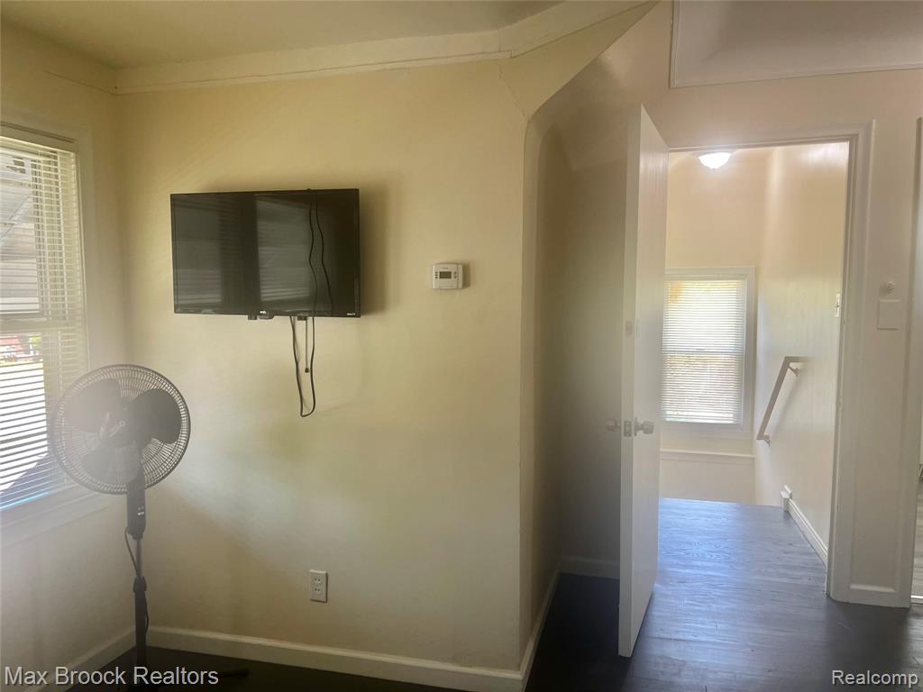15518 Meyers Road - Photo 4