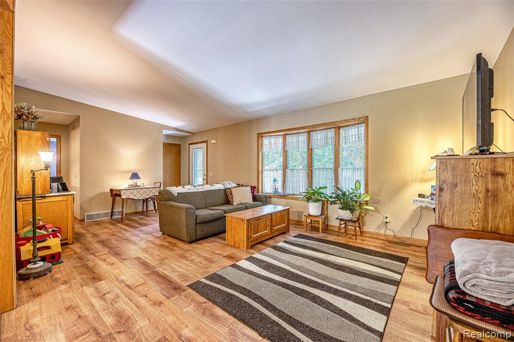 6855 Lyons Road, Imlay City, MI 48444 — Photo 16