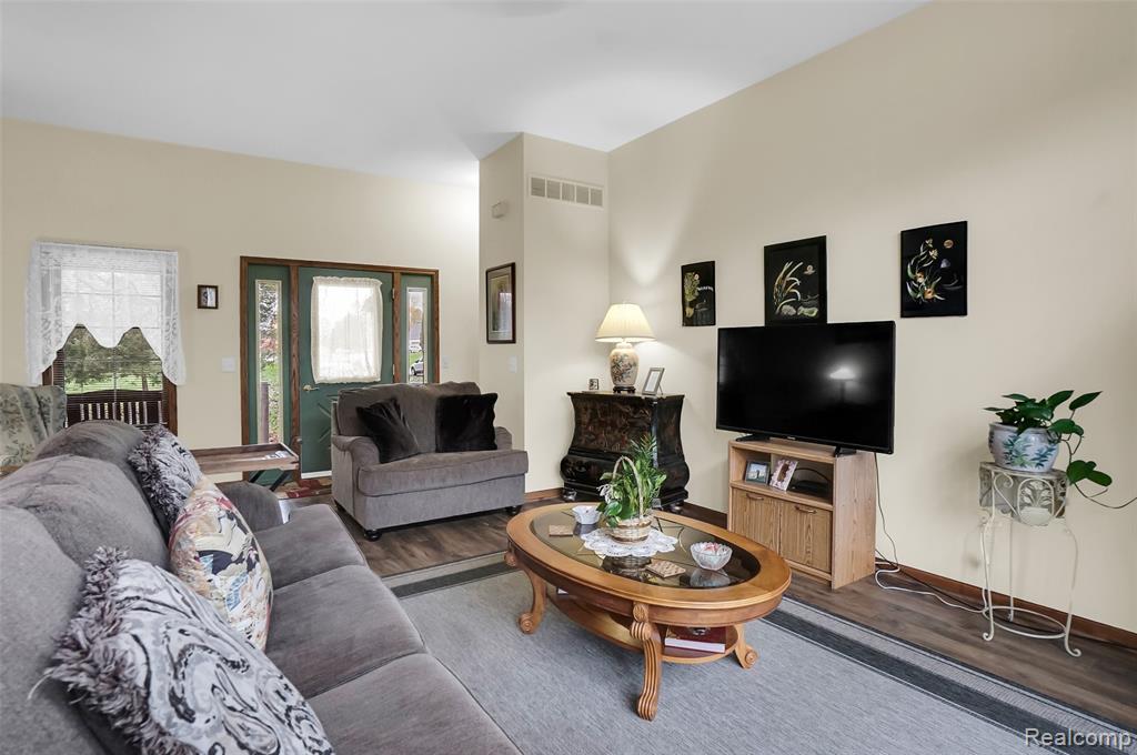 8127 Goldenrod Court, Brighton, MI 48116 — Photo 6