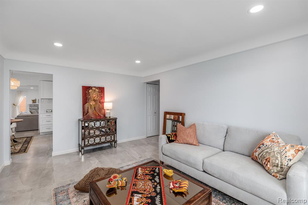 8527 METROPOLITAN Parkway, Sterling Heights, MI 48312 — Photo 7