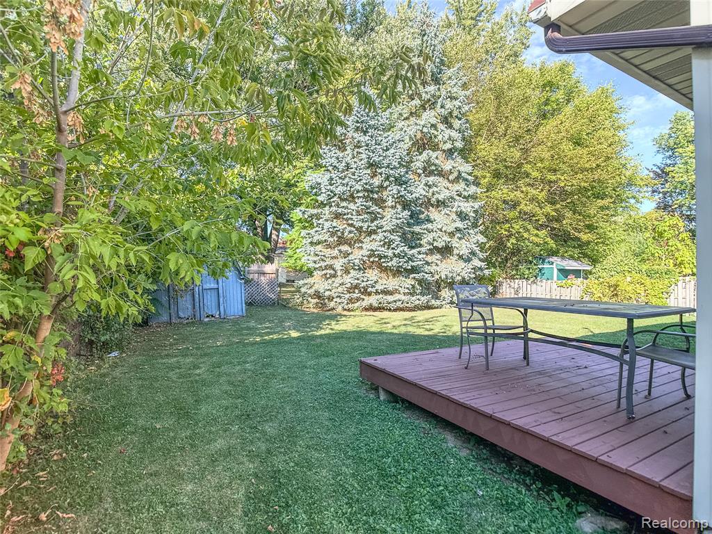914 North Road, Fenton, MI 48430 — Photo 43