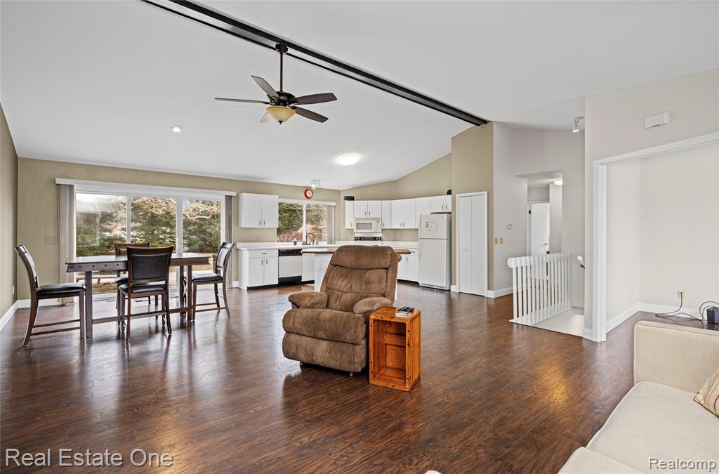 6335 Stonehearth Pass, Grand Blanc, MI 48439 — Photo 10