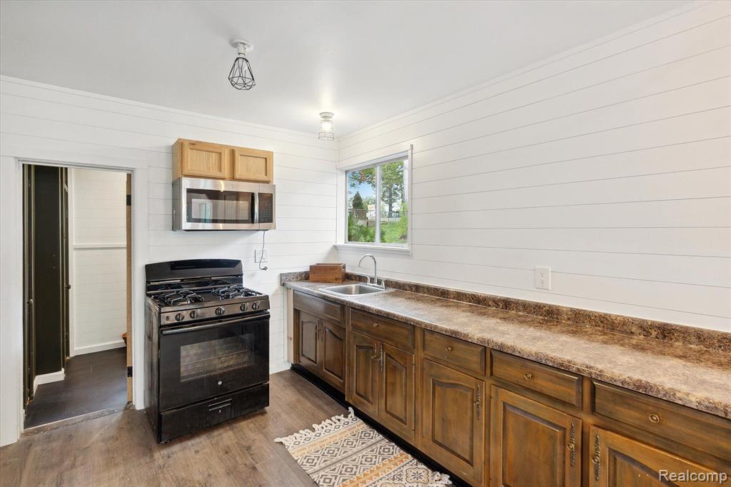 5630 Glen Echo Drive, Howell, MI 48843 — Photo 10